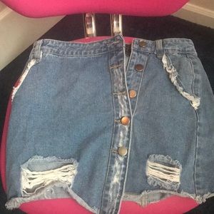 Short jean skirt